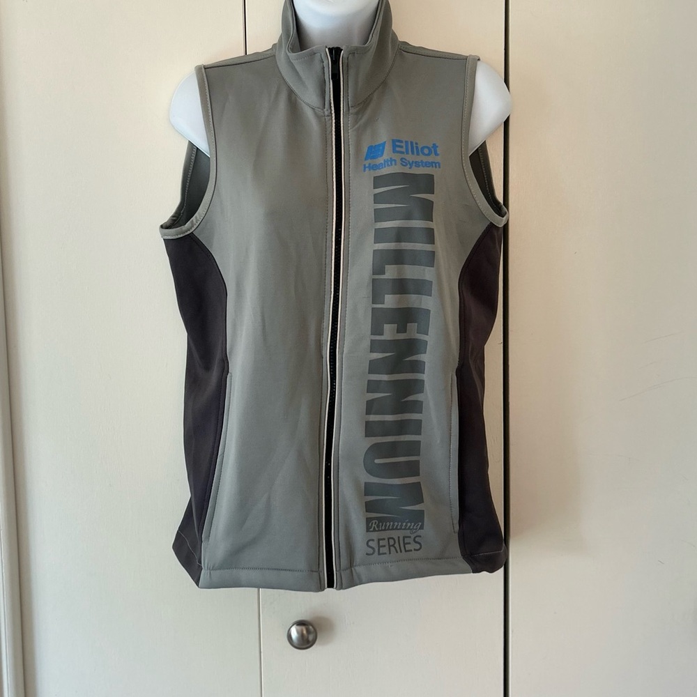 Leslie Jordan Millennium Running vest pockets S